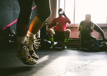 Personal Trainer with two people